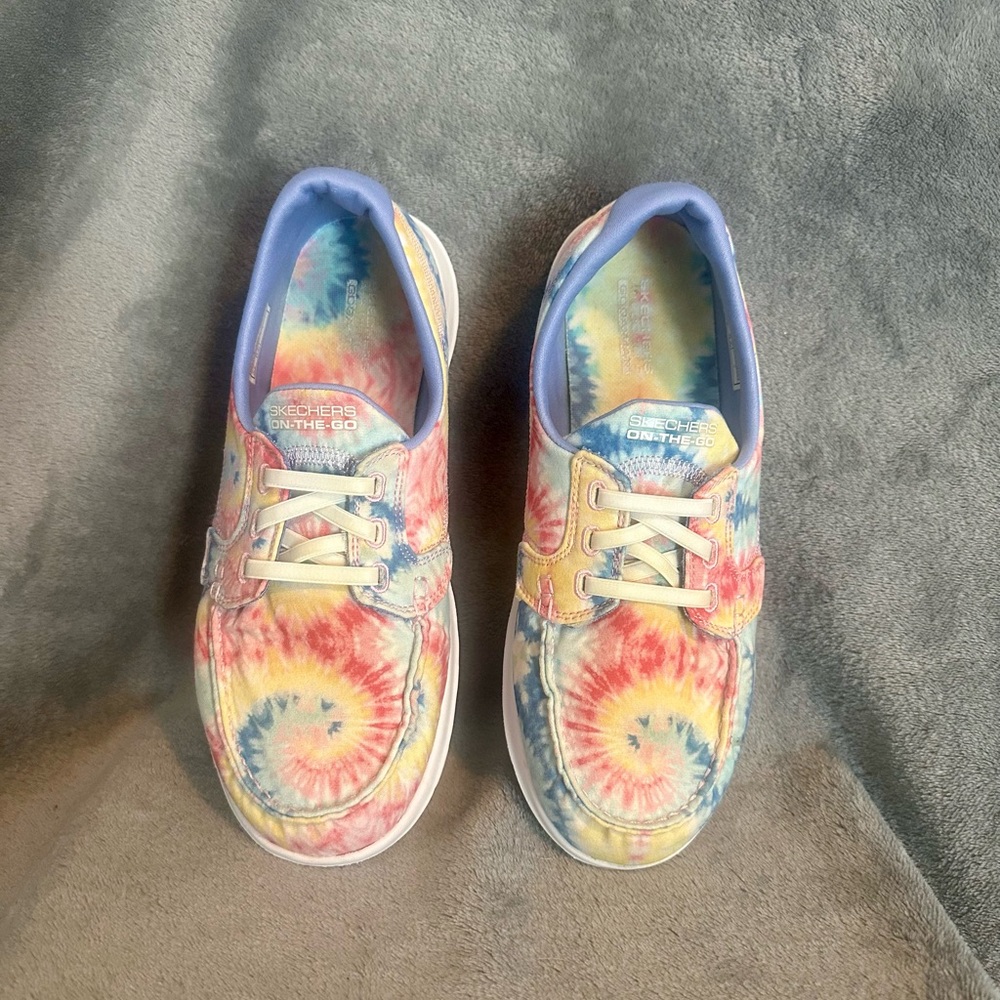 Skechers on the go Tie-Dye Sneakers